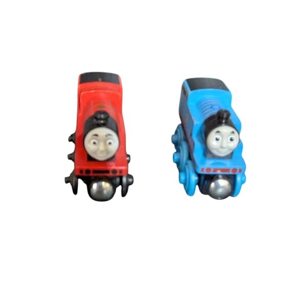 Thomas & Friends Wooden Train James & Thomas 2pc Engine Toys 3" Long Pre-Owned - Picture 4 of 7
